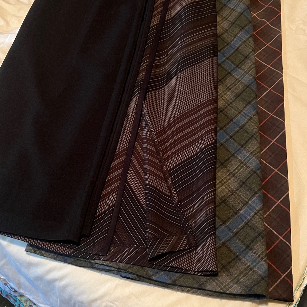 Ladies skirts- below the knee (8)